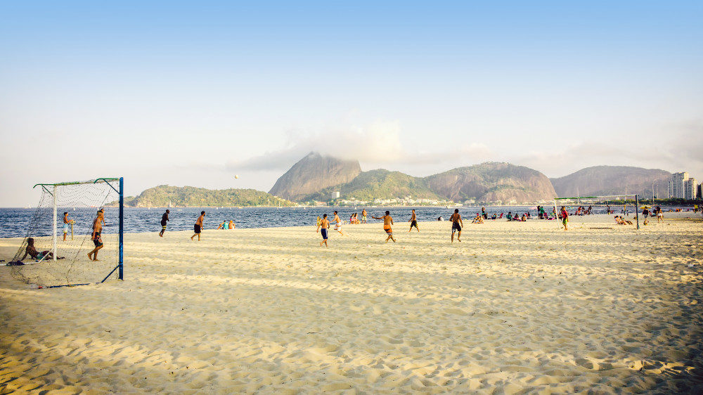Fußball am Strand von Brasilien/Rio
